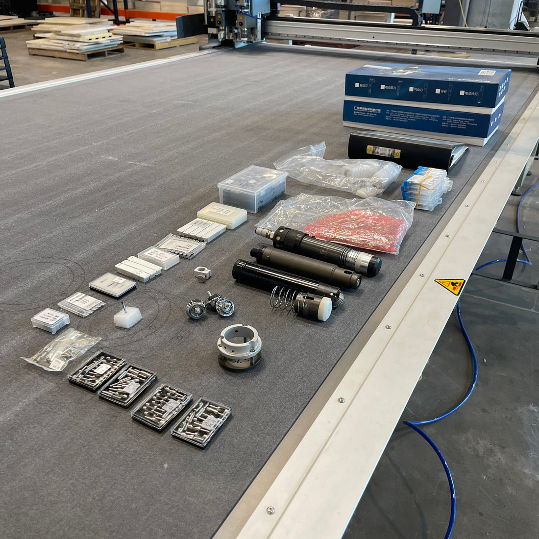 50% OFF Used Research Machine: RUIZHOU Oscillating Knife Cutting Table