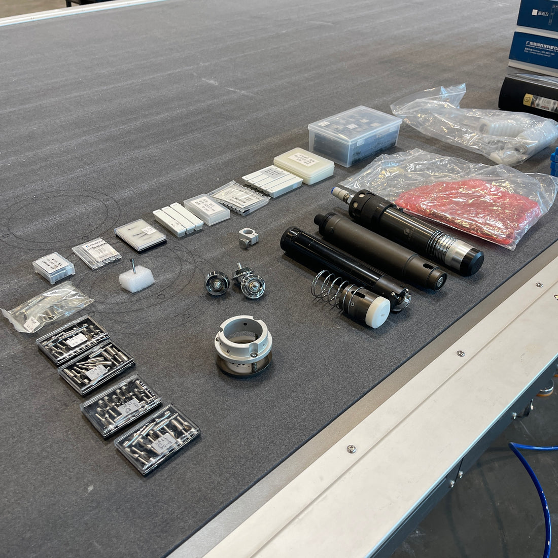 50% OFF Used Research Machine: RUIZHOU Oscillating Knife Cutting Table