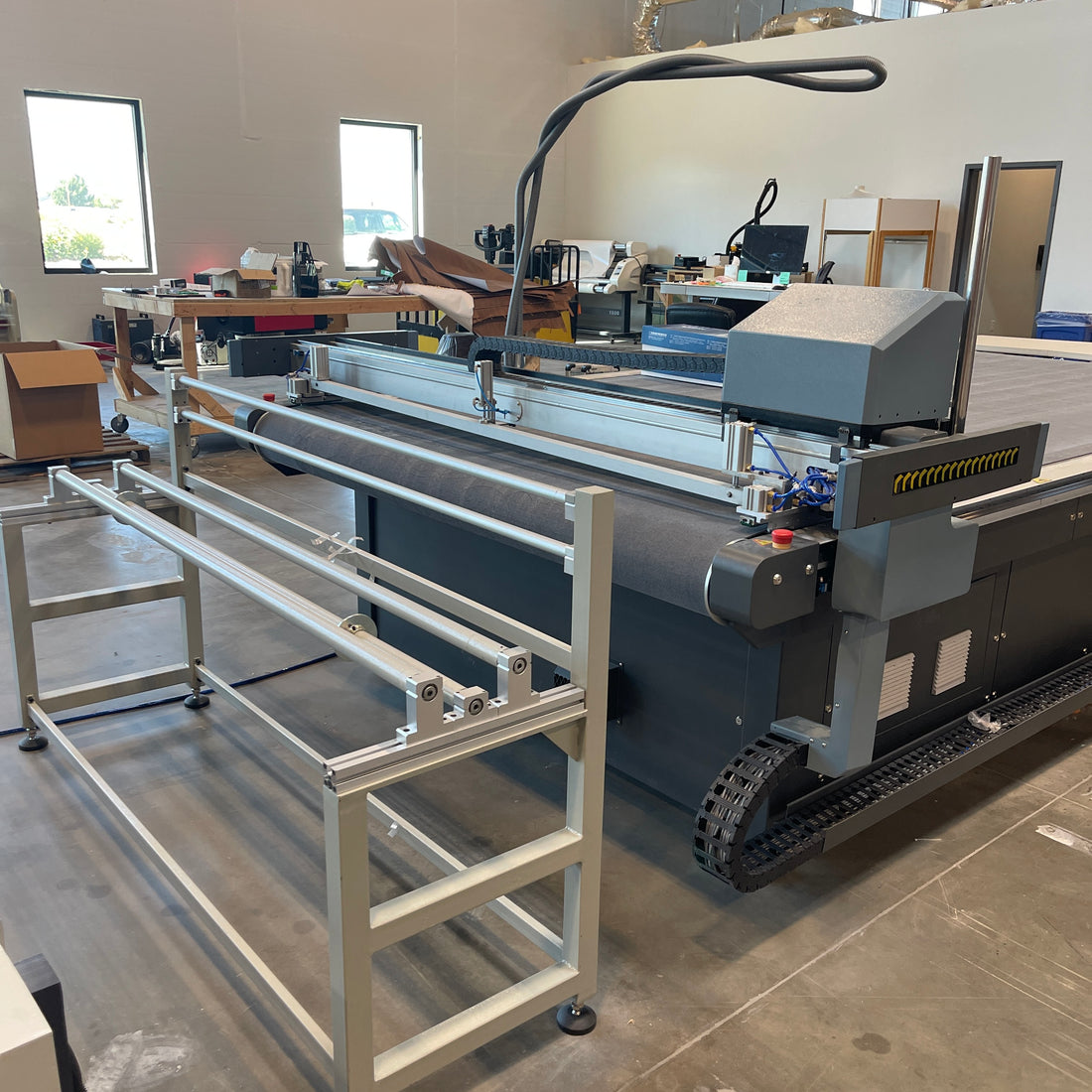 50% OFF Used Research Machine: RUIZHOU Oscillating Knife Cutting Table