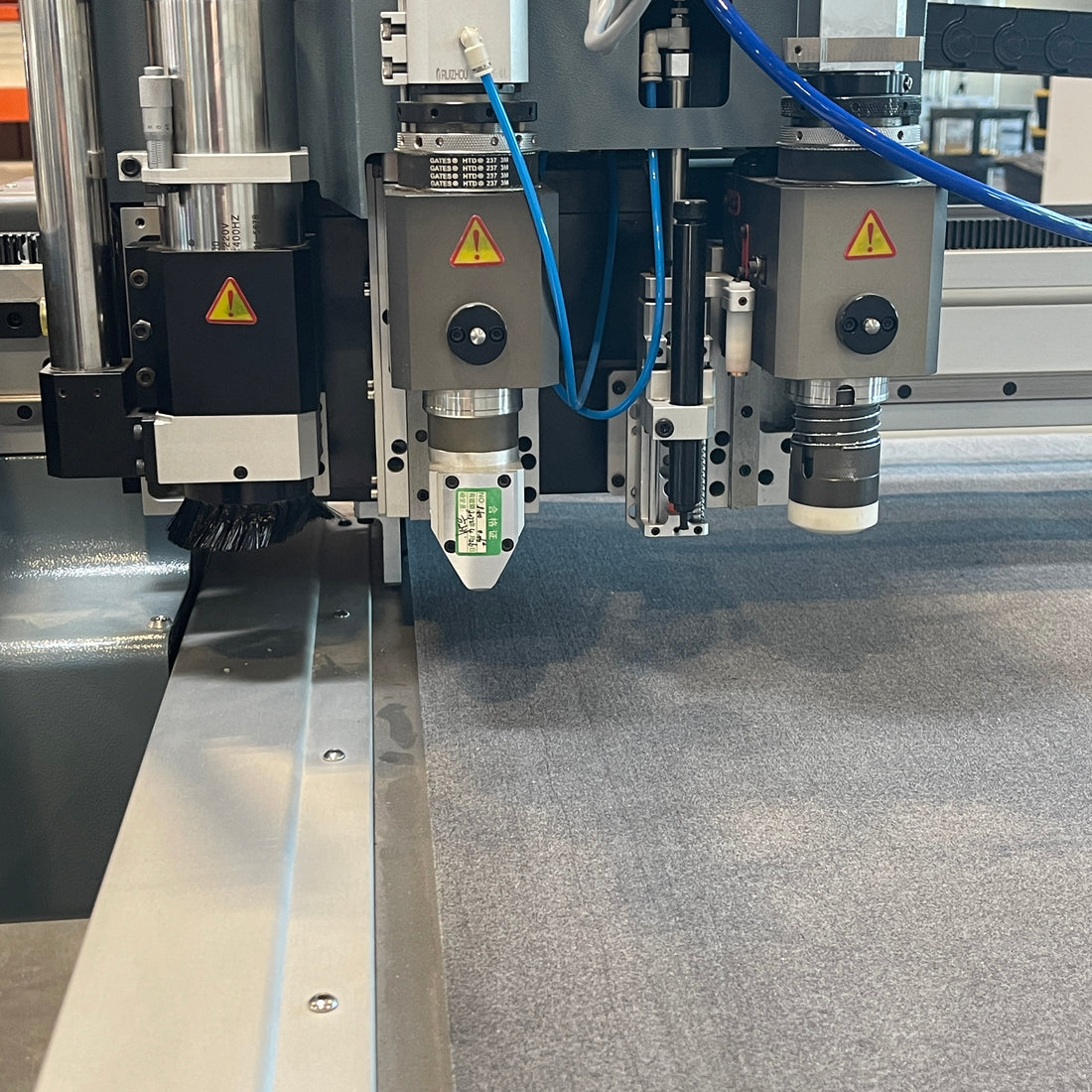 50% OFF Used Research Machine: RUIZHOU Oscillating Knife Cutting Table