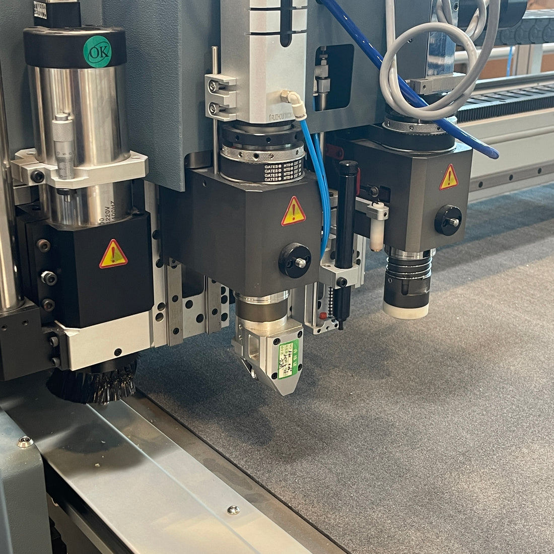 50% OFF Used Research Machine: RUIZHOU Oscillating Knife Cutting Table