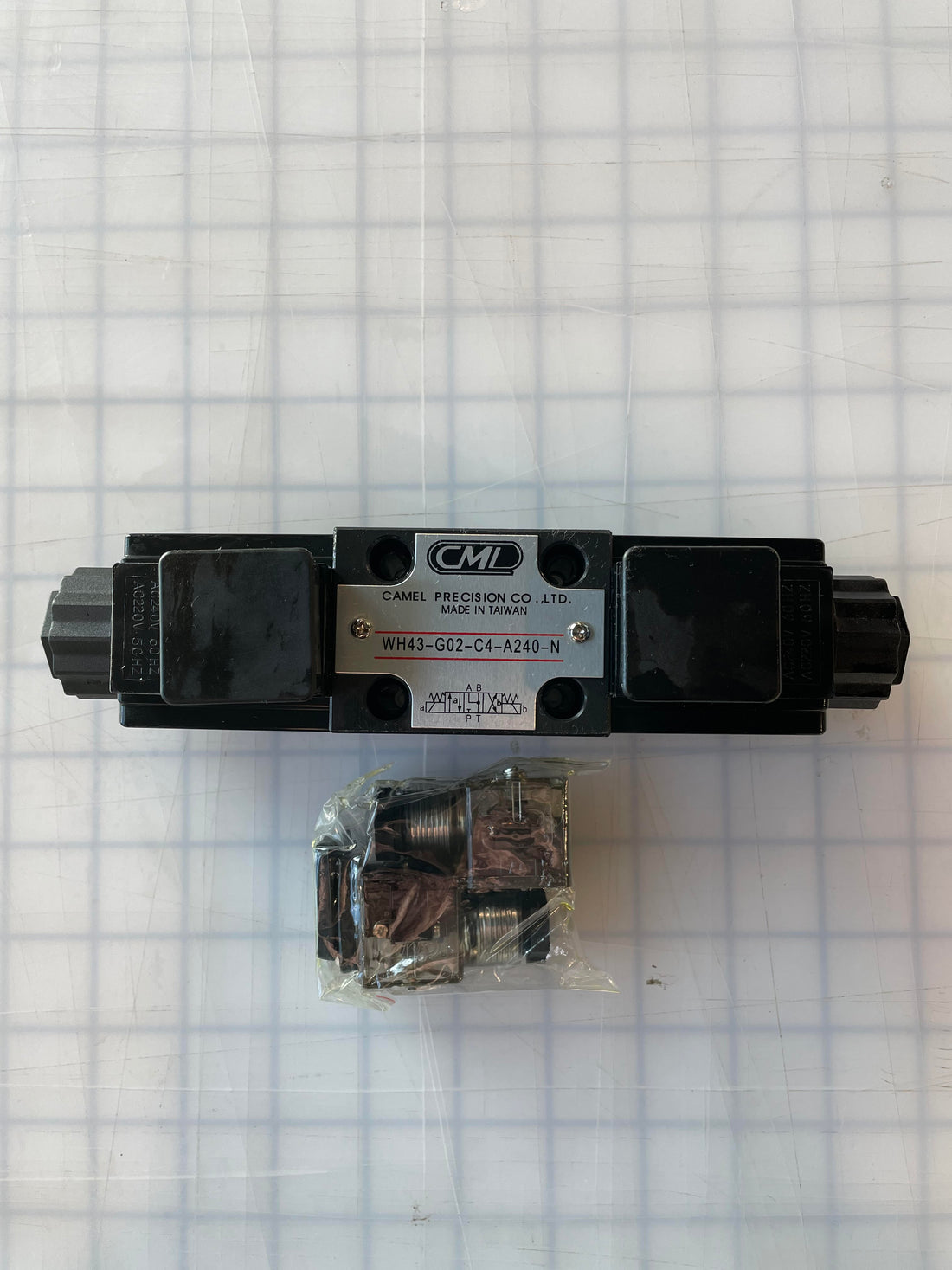 CML solenoid directional valve / WH43-G02-C4-A240N / 4 Ways 3-Positions / DIN Connector / High Flow