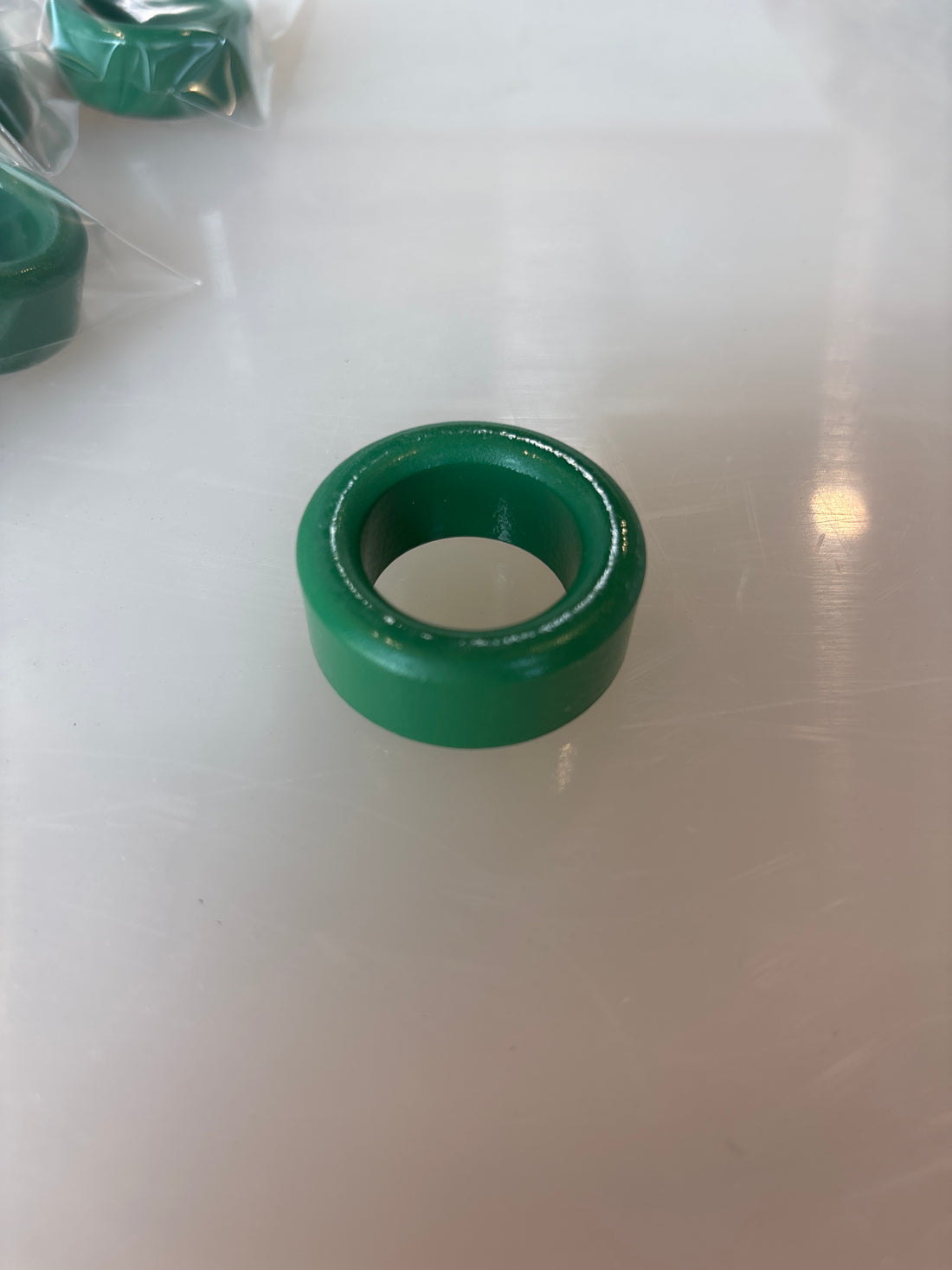 2 Stuks Ferriet Ringen 33x19x11 Mm – Geel/wit, Ijzerkern, Voor Inductoren En Hoge-temperatuur Toepassingen